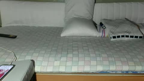 cristianrr184034 online show from February 1, 8:07 pm