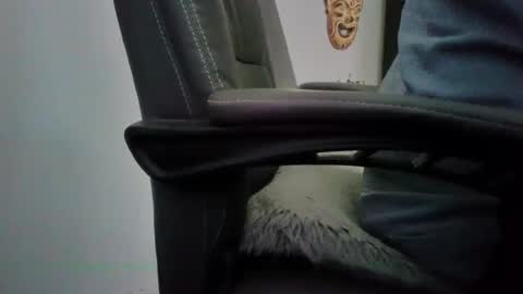 Snapshot of cum_gun_19 chatting on October 29, 1:03 pm cum gun online show from October 29, 1:03 pm