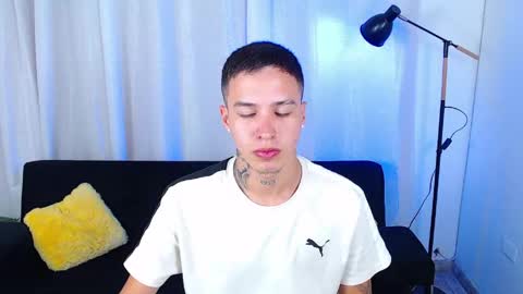 cumandres online show from April 14, 2:16 pm