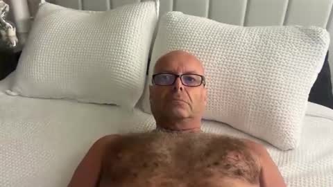 Love to please a woman for hours - Please PM online show from January 31, 11:58 pm