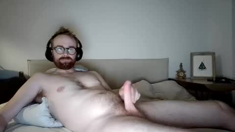 curiousbee73 online show from October 28, 2:47 am