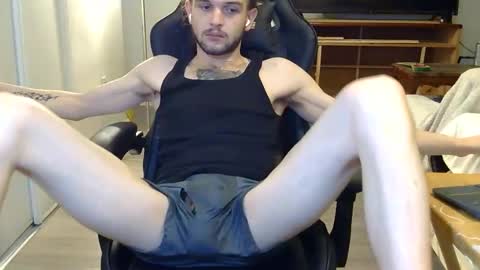 curiouss25 online show from January 18, 12:01 am