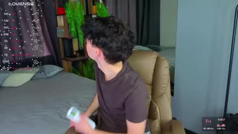 Snapshot of cute_mikex chatting on October 17, 7:01 am Mike online show from October 17, 7:01 am
