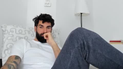 cuteeboy online show from February 3, 8:08 am