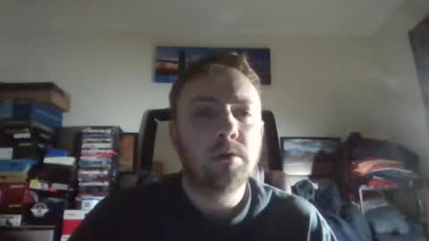 cuteguy4u87 online show from December 17, 2:30 am