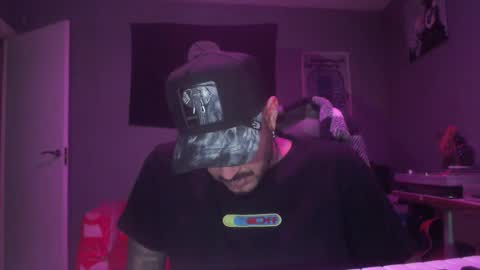 Snapshot of dabirdfree chatting on October 13, 7:42 pm Destroyer online show from October 13, 7:42 pm