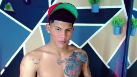 Snapshot of damian_latinxxx chatting on February 23, 2:45 am Damian online show from February 23, 2:45 am