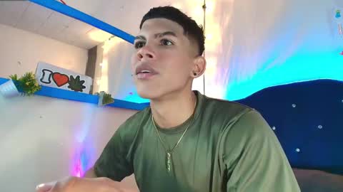 Snapshot of damian_latinxxx chatting on February 13, 3:18 am Damian online show from February 13, 3:18 am
