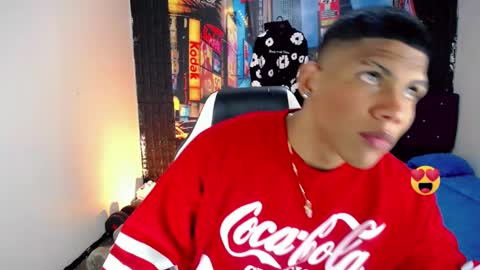 Snapshot of damian_latinxxx chatting on December 6, 2:57 am Damian online show from December 6, 2:57 am