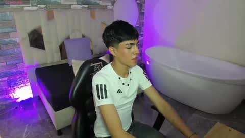 damian_tay online show from May 2, 3:09 am