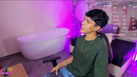 damian_tay online show from May 15, 11:51 am