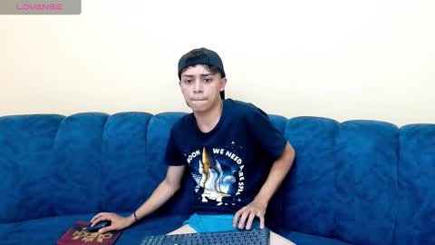 Snapshot of damibright chatting on December 14, 7:03 pm LIAM online show from December 14, 7:03 pm
