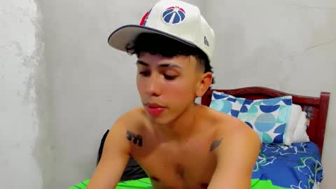 Snapshot of damien_444 chatting on September 14, 10:34 pm damien_444 online show from September 14, 10:34 pm