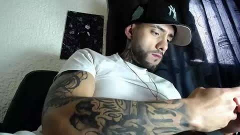 Snapshot of dante_d_angelo_ chatting on October 19, 7:28 pm dante_d_angelo_ online show from October 19, 7:28 pm