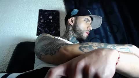 Snapshot of dante_d_angelo_ chatting on October 18, 4:39 am dante_d_angelo_ online show from October 18, 4:39 am