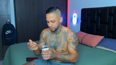 danyfitguy_ online show from December 30, 11:28 pm