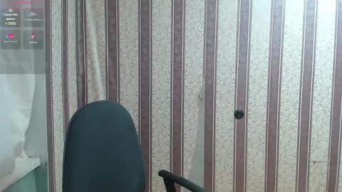 Snapshot of darienlarge chatting on March 2, 4:58 pm darienlarge online show from March 2, 4:58 pm