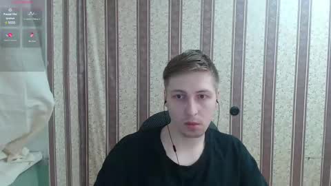 Snapshot of darienlarge chatting on March 5, 4:35 pm darienlarge online show from March 5, 4:35 pm