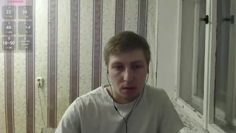 Snapshot of darienlarge chatting on December 18, 4:20 am darienlarge online show from December 18, 4:20 am