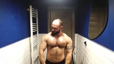 dariomuscle1993 online show from December 3, 8:26 pm