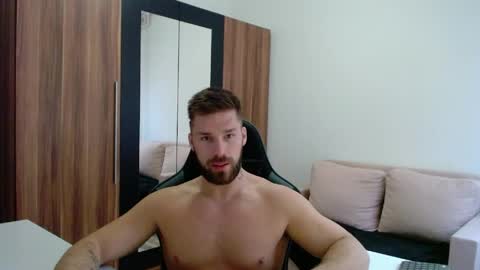 darius_94 online show from March 31, 11:01 am