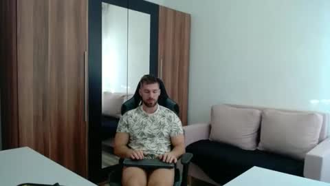 darius_94 online show from March 3, 7:27 am