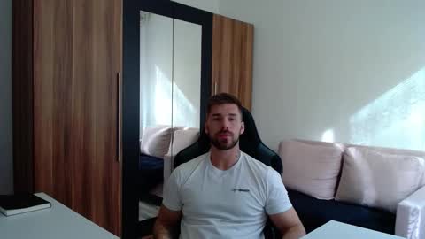 darius_94 online show from May 5, 6:15 am