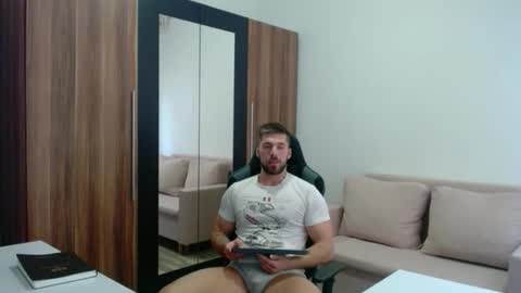 darius_94 online show from March 13, 11:51 am