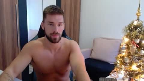 darius_94 online show from December 2, 7:55 am