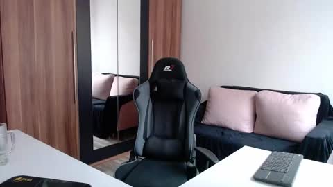 darius_94 online show from October 10, 9:47 am