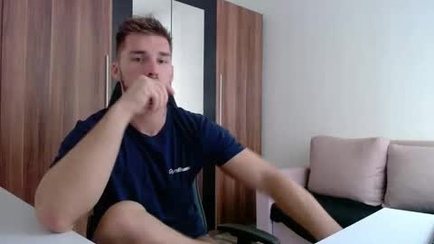darius_94 online show from May 26, 12:34 pm