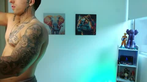 Darius Phoenix  online show from May 22, 10:37 pm