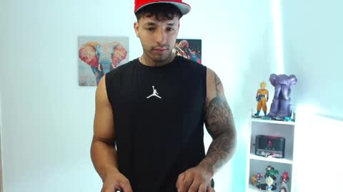 Darius Phoenix  online show from May 21, 6:01 pm