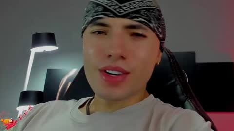 Snapshot of david_jons7 chatting on December 20, 1:47 am David Jons online show from December 20, 1:47 am