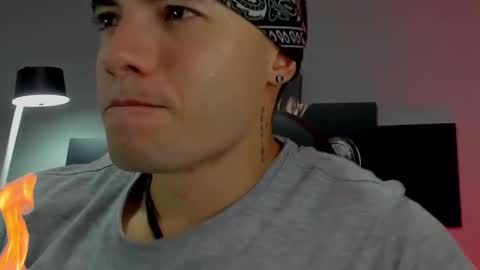 Snapshot of david_jons7 chatting on February 9, 7:19 pm David Jons online show from February 9, 7:19 pm