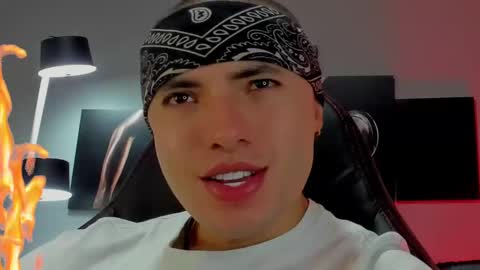 Snapshot of david_jons7 chatting on January 6, 1:53 am David Jons online show from January 6, 1:53 am