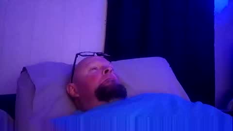 decoyx5o5 online show from December 14, 8:02 am