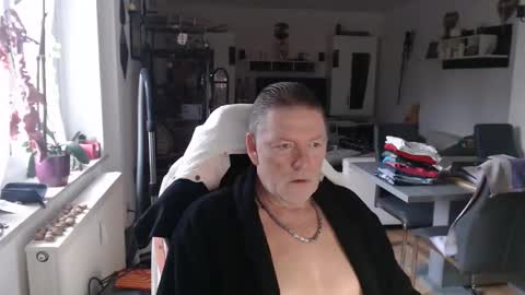 deinprinz2312 online show from December 3, 7:47 am