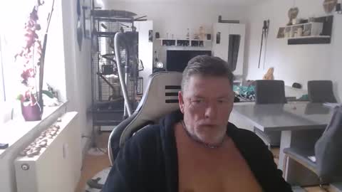 Snapshot of deinprinz2312 chatting on October 23, 9:46 am deinprinz2312 online show from October 23, 9:46 am