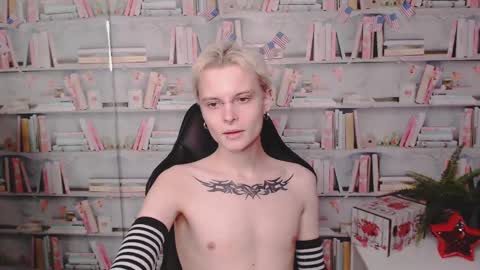 Snapshot of demianenglen chatting on March 2, 8:35 pm demianenglen online show from March 2, 8:35 pm