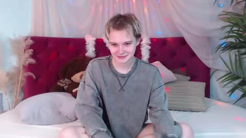 Snapshot of demianenglen chatting on October 8, 9:41 pm demianenglen online show from October 8, 9:41 pm