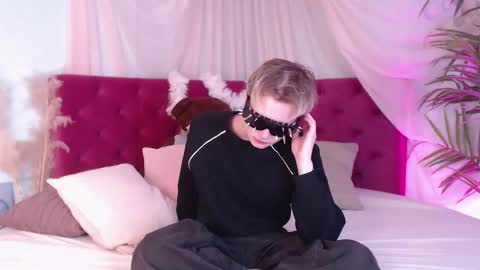 Snapshot of demianenglen chatting on October 3, 10:48 pm demianenglen online show from October 3, 10:48 pm