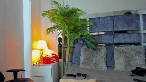 dennis_cox_ online show from January 21, 8:22 am