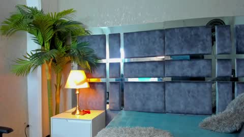 dennis_cox_ online show from December 18, 9:36 am