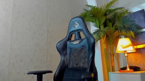 dennis_cox_ online show from December 17, 4:43 pm