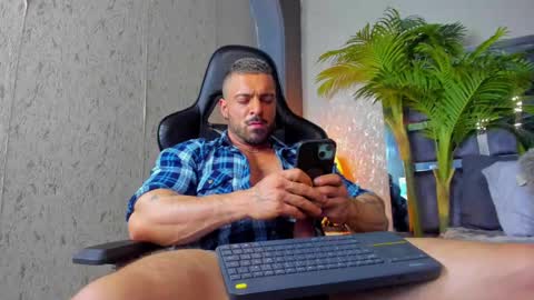 dennis_cox_ online show from February 9, 4:50 pm