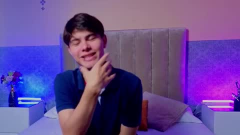 derek_sinn online show from February 26, 8:43 pm