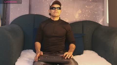 derek_voss online show from July 8, 12:42 pm