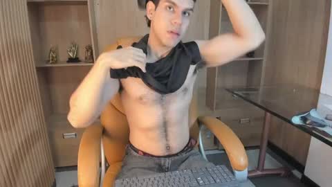 derek_voss online show from April 27, 12:57 pm
