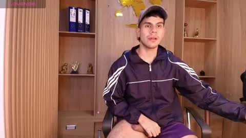 derek_voss online show from June 28, 5:41 pm